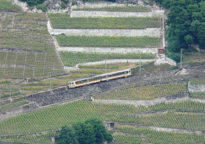 TPC / AL - Zahnradtriebwagen BDeh 4/4 302 mit Steuerwagen Bt 351 unterwegsin den Rebbergen bei Aigle am 07.06.2008
