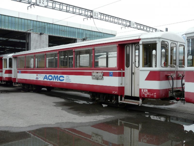 TPC / AOMC - ( 100 Jahre AOMC ) 2 Kl. Personenwagen B 524 vor dem tpc Depot Chlex in Aigle am 07.06.2008

