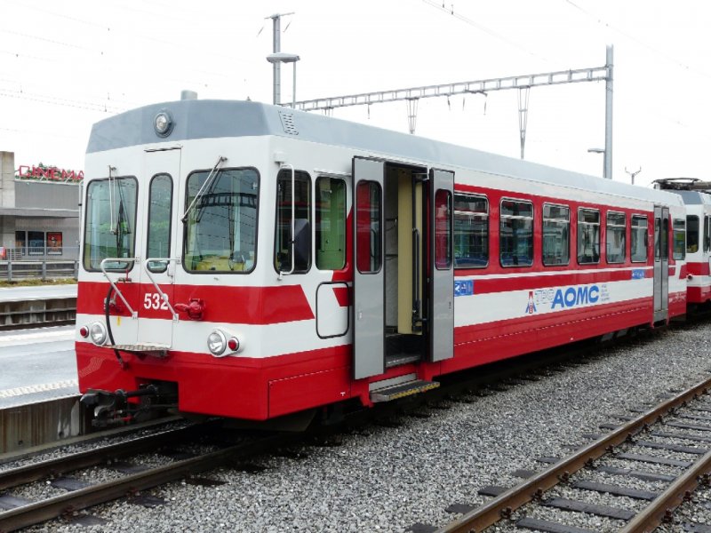 TPC / AOMC - 2 Kl. Steuerwagen Bt 532 im Bahnhof von Aigle am 07.06.2008