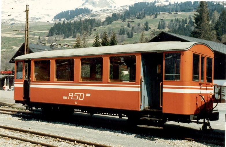 TPC (ex ASD)1000 mm ..B 33.. vor dem Bahnhof im Les Diablerets im Mai 1986