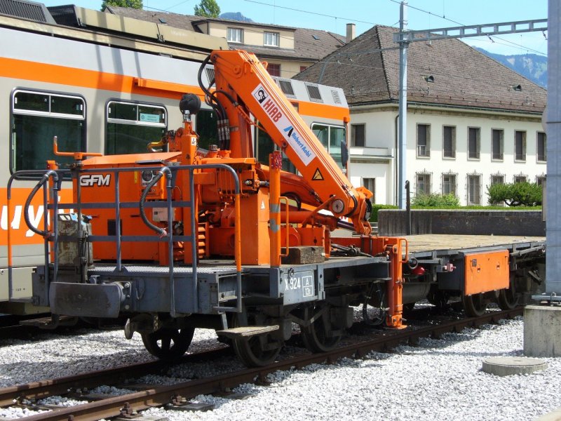 tpf - Dienstwagen mit Kran  X 924  im Bahnhofsareal von Bulle am 24.06.2007
