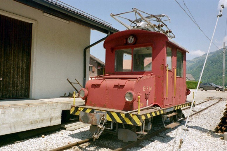 tpf (ex GFM)1000 mm ..Te 2/2  12.. auf dem Bahnhofsareal in Montbovon am 01.07.2006