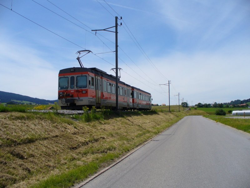 tpf - Pendelzug mit Triebwagen BDe 4/4 122 + Steuerwagen Bt 223 unterwegs nach Vuadens am 24.06.2007