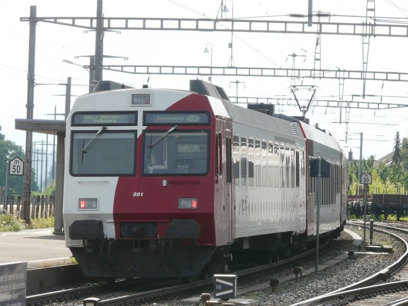 tpf - Regio nach Ins - Murten - Fribourg in Bahnhof von Marin-Epagnier am 20.07.2008