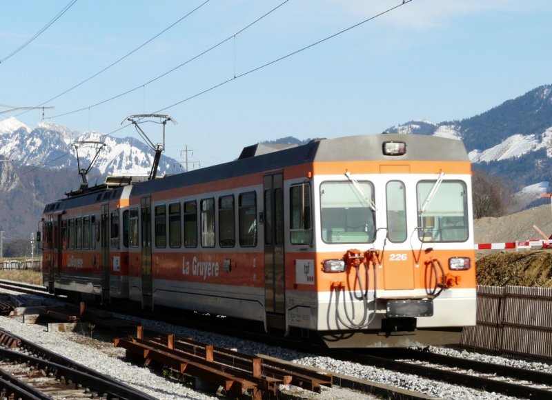 tpf - Regionalzug nach Bulle mit Steuerwagen Bt 226 und Triebwagen BDe 4/4 am 29.03.2008
