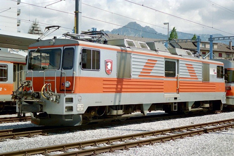 tpf Schmalspur 1000 mm .. E-Lok GDe 4/4 102 auf dem Bahnhofs -  Areal von Bulle am 05.06.2006