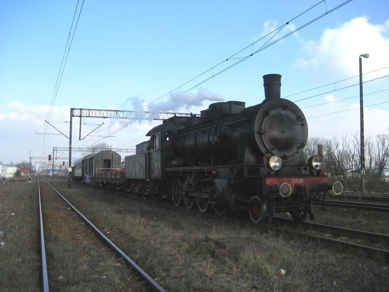 Tr5-65 mit einem Retrozug getroffene am 16.02.2009 in Oborniki Wielkopolskie.