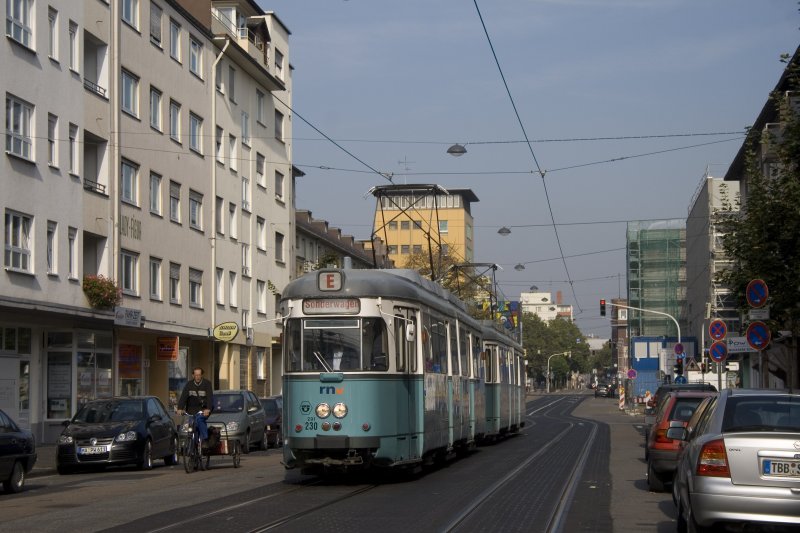 Traktion 291 liefert sich ein Rennen mit einem Radfahrer. 28. September 2008