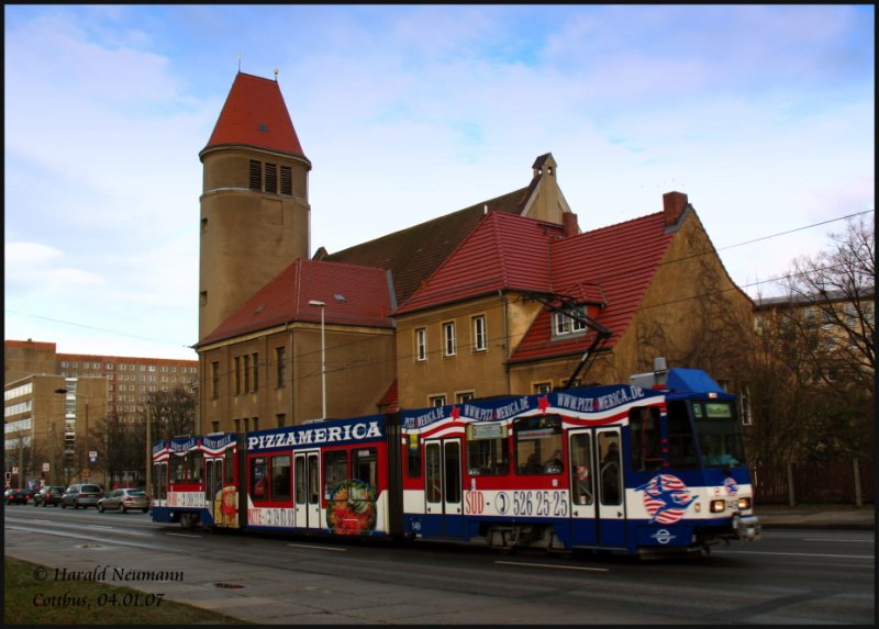 Tram 149 der Cotbbusverkehr mit Ganzwerbung auf der Thiemstrasse in Hhe der evangelischen Lutherkirche, 04.01.07.