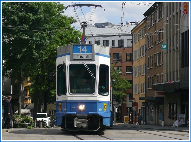 Tram 2000 Nr 2010 der Linie 14 beim Sternen Oerlikon. (18.06.2008)