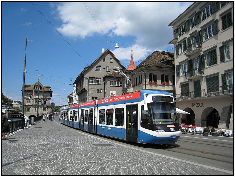 Tram 3008, eingesetzt auf der Linie 4, aufgenommen am 22.07.2007 am Limmatquai.