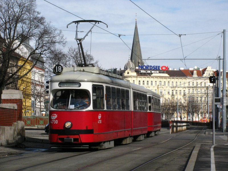Tram 4730 auf der Linie 18 in der nhe des Wiener Westbahnhofes am 28.02.2009