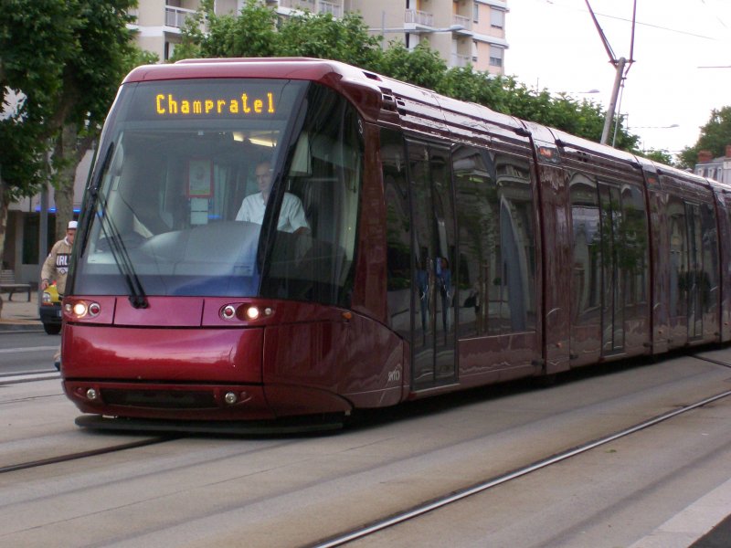 Tram A Richtung Champratel an der Ausweiche kurz hinter der Haltestelle Maison de la Culture.