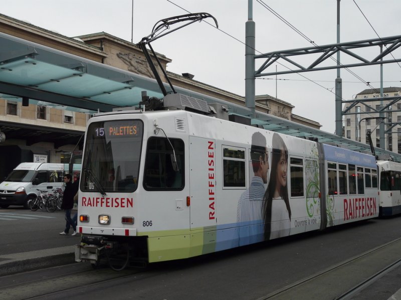 Tram - Be 4/6 806 unterwegs auf der Linie 15 in Genf am 03.01.2009