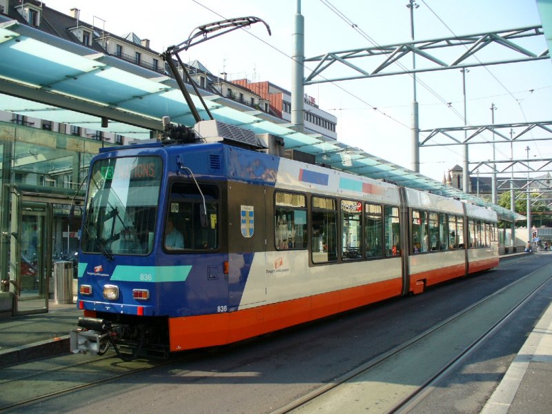Tram Be 4/8 836 bei der Haltestelle vor dem SBB Hauptbahnhof in Genf am 06.05.2007