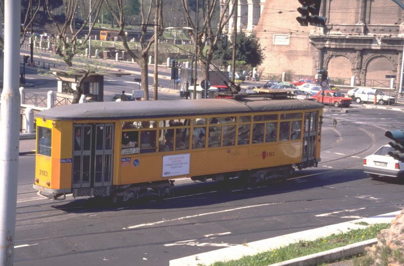 Tram in Rom,mit Lyrabgel und nur einem Fhrerstand.April 1987.Heute ein Oldtimer.(Archiv P.Walter)