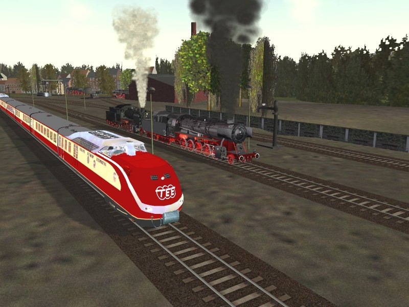 Trans Europa Express und Dampflok im Hintergrund