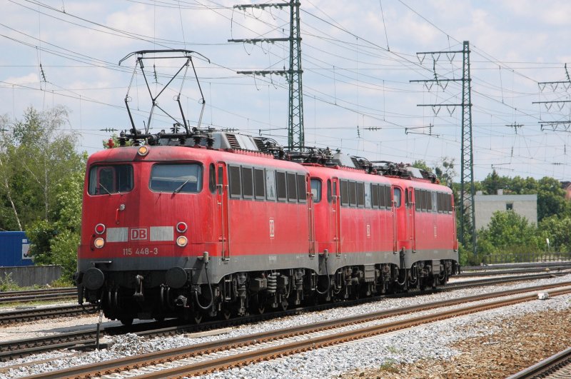 Trauriges Bild: 115 448 zieht am 13.06.09 die 110 343 & 344 zum Schlachter von Mnchen-Pasing nach Dortmund
