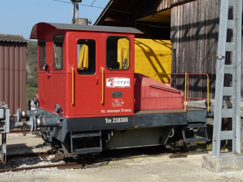 travys - Diesellok Tm 2/2  238 305 im Bahnhof von Bahnhof von Orbe am 10.04.2008