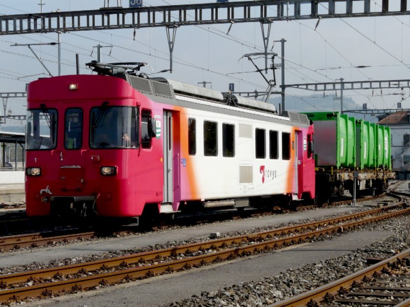 travys - Gterzug mit Triebwagen Be 4/4 1  im Bahnhof von Yverdon les Bains am 24.09.2008