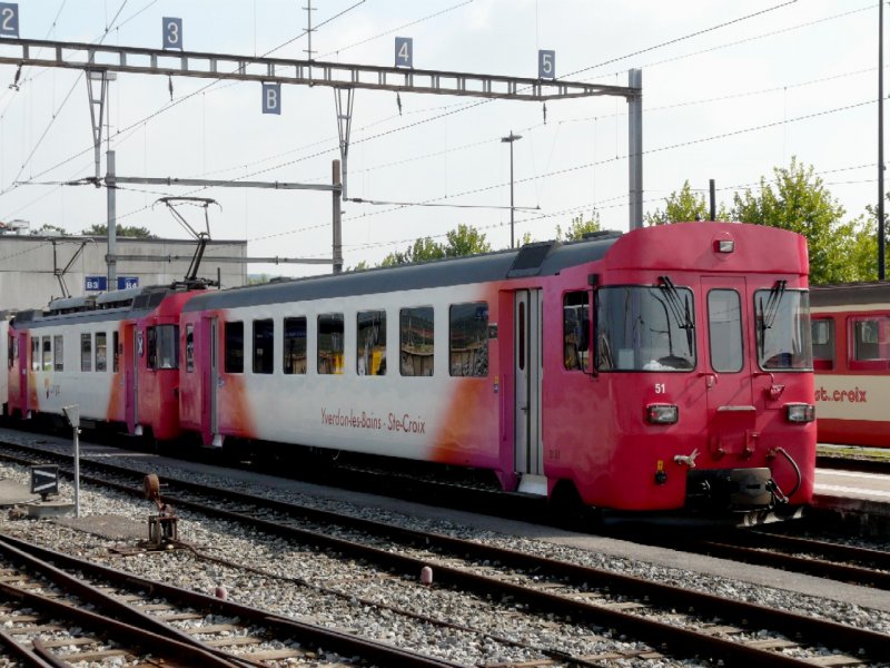 travys - Regio nach Ste.Croix mit dem Steuerwagen Bt 51 sowie dem Triebwagen Be 4/4 2 im Bahnhof von Yverdon les Bains am 24.09.2008