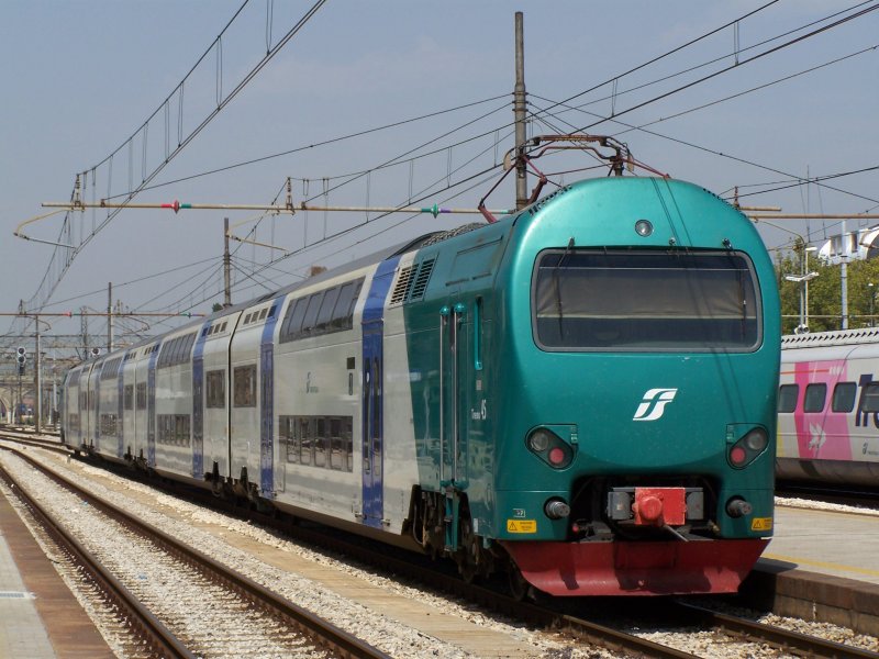 Treno 45 bei der Ausfahrt des Bahnhofes Ravenna am 27.August 2007. Der Zug fuhr nach Bologna.