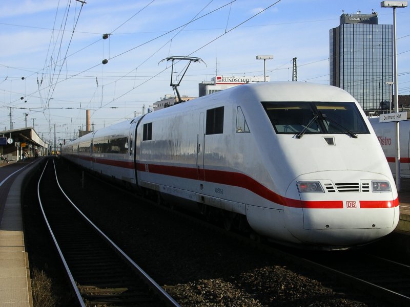 Triebkopf 401 505-3 des ICE 1  Offenbach am Main  nach Kiel.
(26.01.2008)