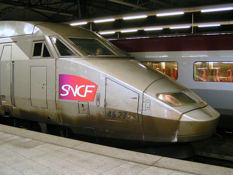 Triebkopf des TGV 4527 in Brssel Midi am 03.02.06.