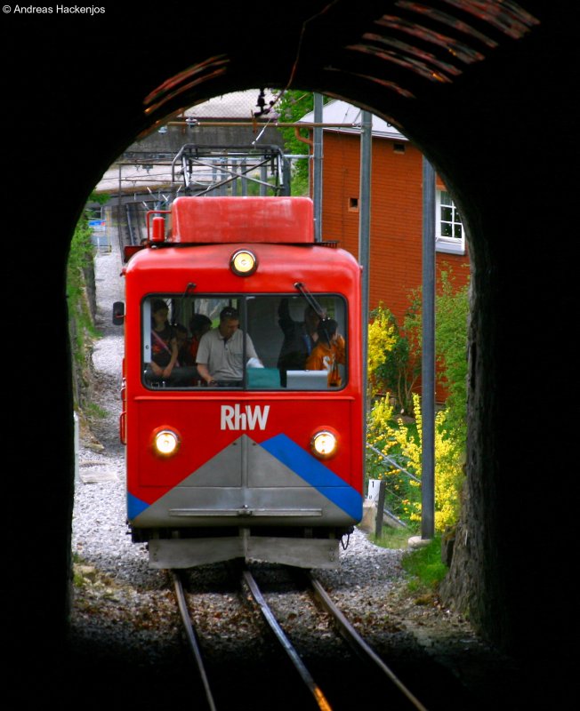 Triebwagen ** der Rhw als R 6168 (Walzenhausen-Rheineck) bei der Einfahrt Walzenhausen 26.4.09