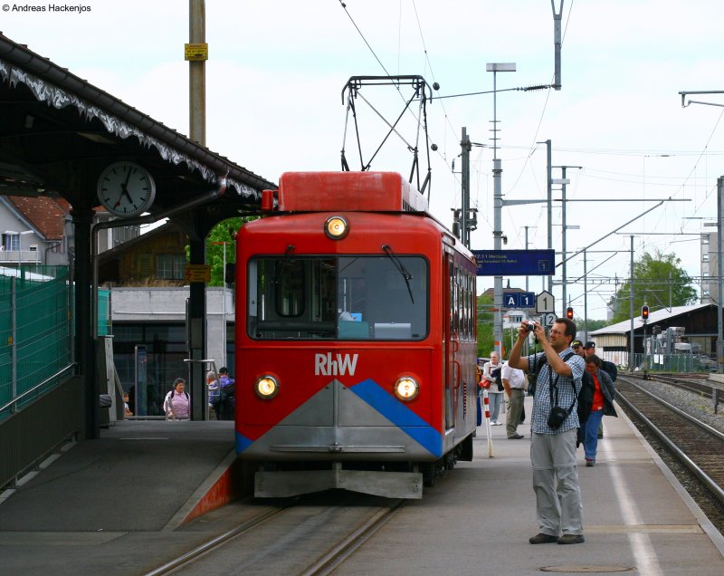 Triebwagen ** der Rhw als R 6171 (Rheineck-Walzenhausen) kurz vor der Abfahrt Rheineck 26.4.09