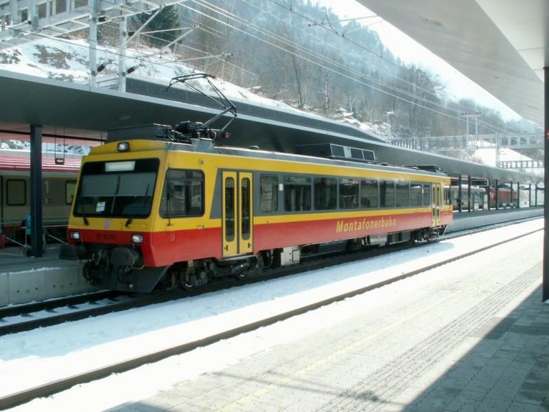Triebwagen 10.110 der Montafonerbahn ist soeben aus Buchs/SG (CH)
eingetroffen.Feldkirch 13.03.06