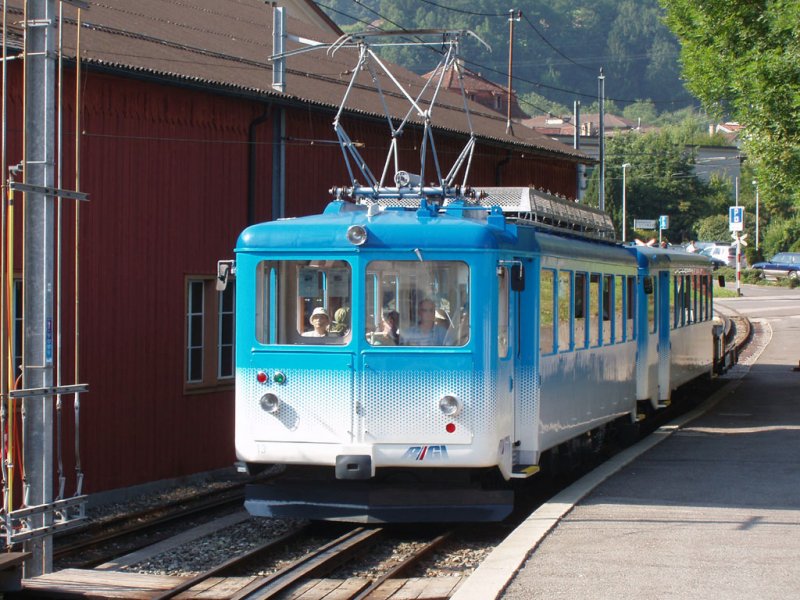 Triebwagen 13 kommt in Arth Goldau an.