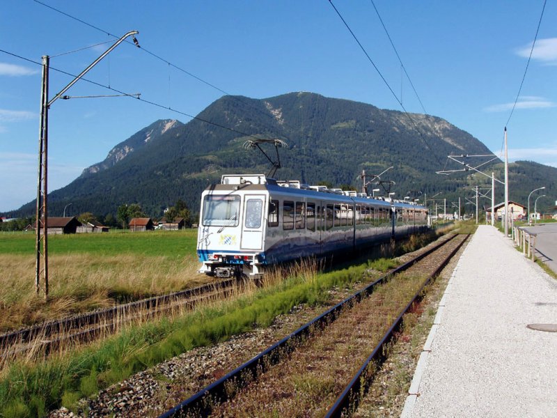 Triebwagen 15 und 14 kommen zur Zwischenstation Hausbergbahn an. Sie fahren dann nach Garmisch-Partenkirchen. 15.08.07