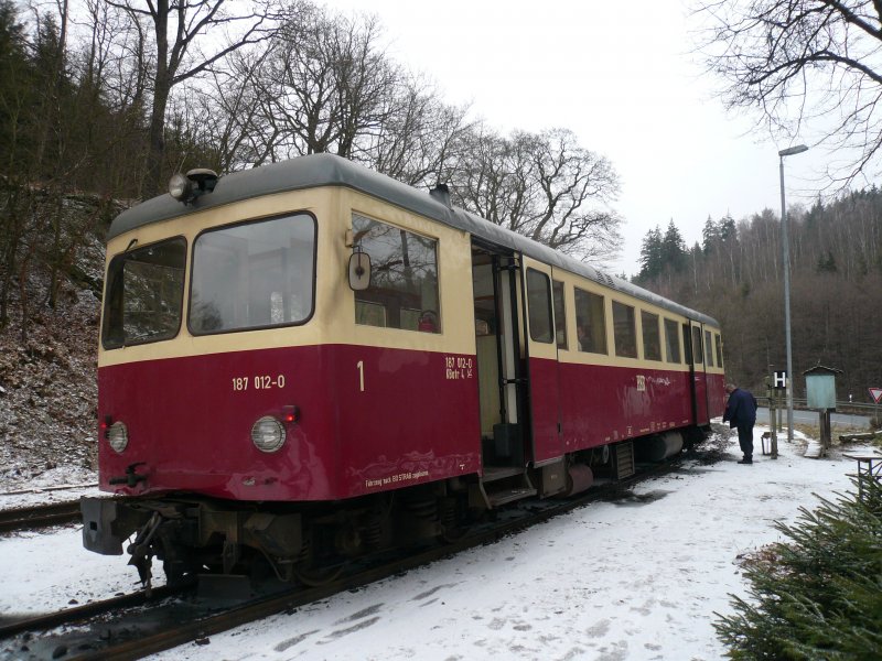 Triebwagen 187 012-0 am 31.1.2009 auf dem Weg von Alexisbad nach Quedlinburg in Mgdesprung