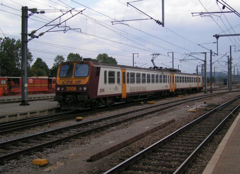 Triebwagen 2006 bei der Ankunft in Bettemburg aus Richtung  D�delingen. 24.09.06