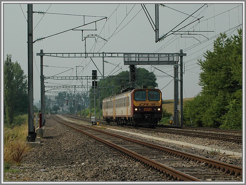 Triebwagen 2021 am 29.7.206 ca. 3-4 Kilometer vor Luxemburg Stadt.