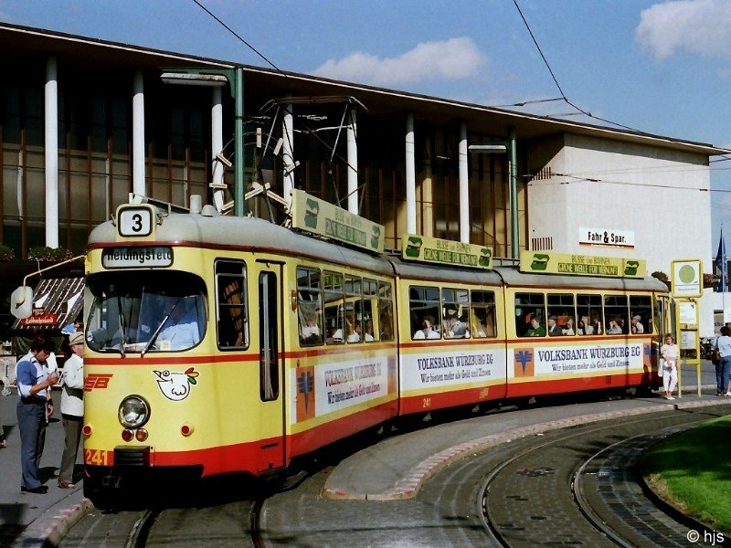 Triebwagen 241 am Hauptbahnhof (24. September 1987)