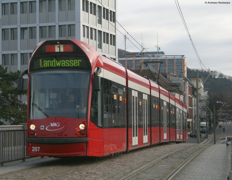 Triebwagen  287 der VAg als Linie 1 nach Landwasser in Freiburg Hbf 22.12.08