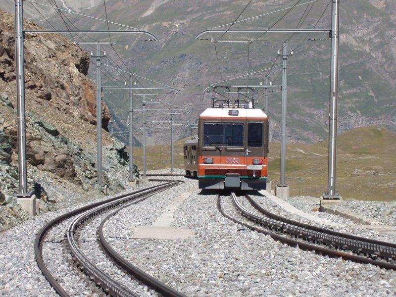 Triebwagen 3051 und 3053 auf der Talfahrt. 06.08.07