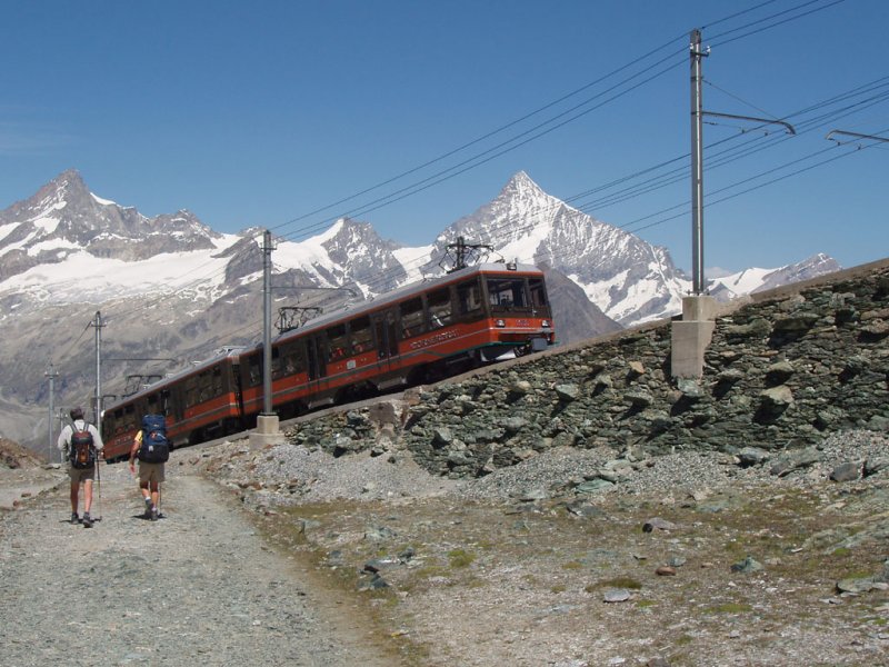 Triebwagen 3053 und 3051 fahren in Rinchtung Gornergrat zwischen Rotenboden und Gornergrat. 06.08.07