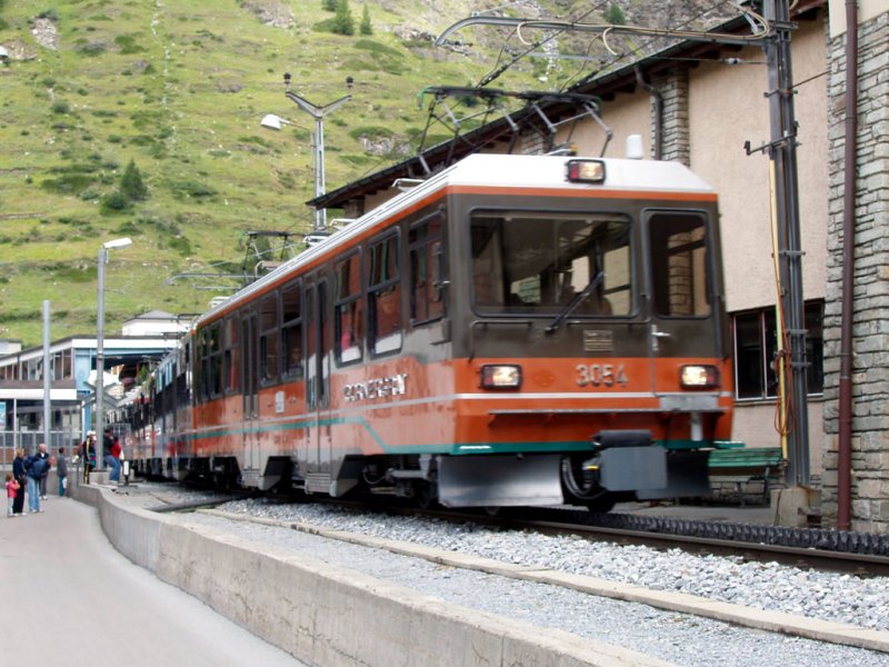 Triebwagen 3054 und 3052 in Zermatt. 10.08.07