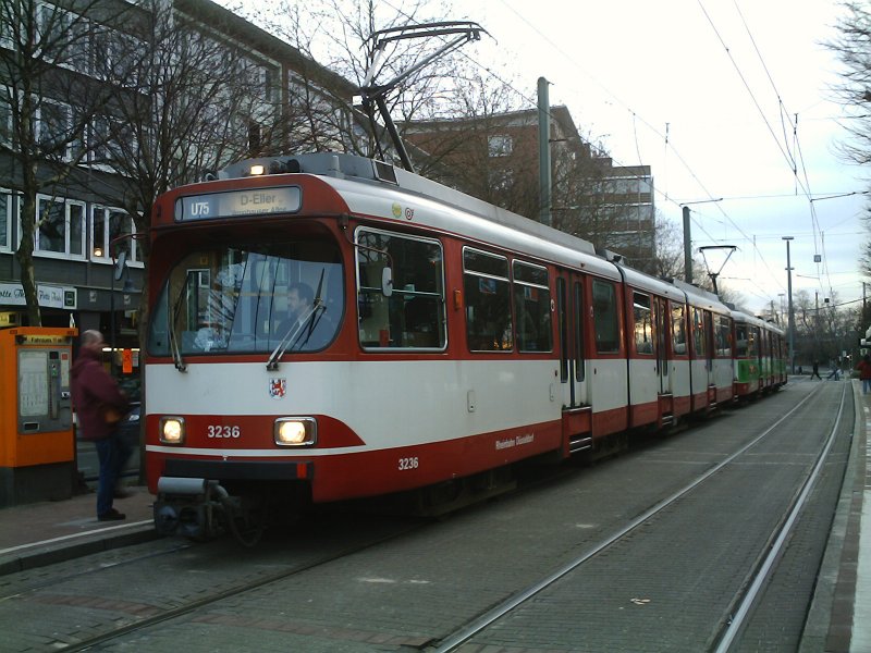 Triebwagen 3236 Neuss Hauptbahnhof. Im Februar 07
