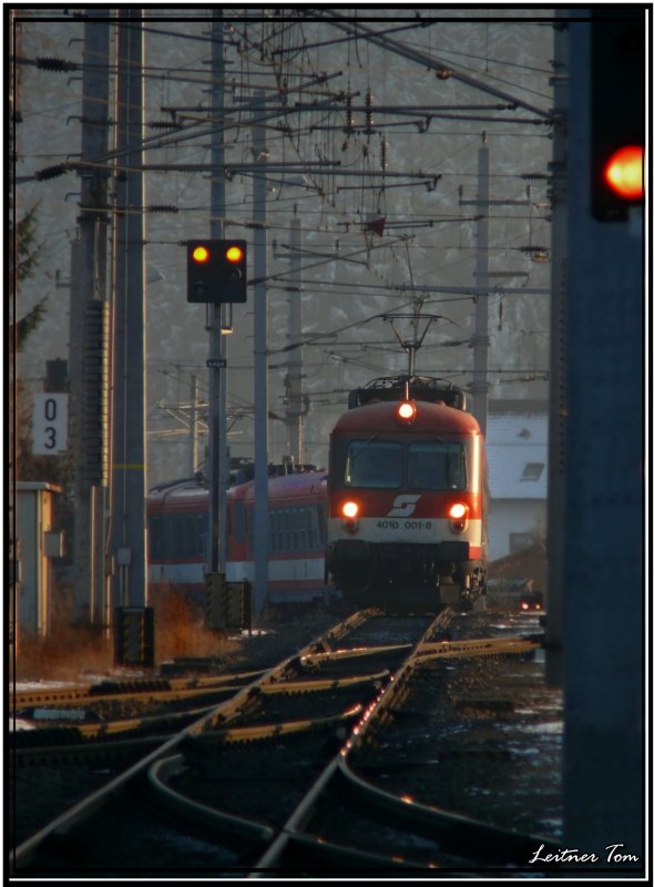 Triebwagen 4010 001 fhrt mit IC 518 Karl Bhm in den Bahnhof St. Michael ein
29.12.2007