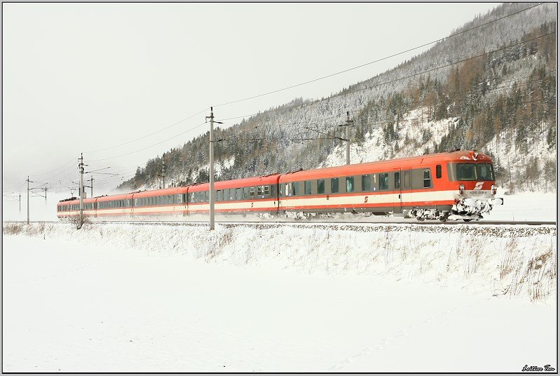 Triebwagen 4010 009 mit Steuerwagen 6010 009 voraus fhrt mit IC 515   Therme Nova Kflach   von Innsbruck nach Graz.
Seiz 13.11.2008