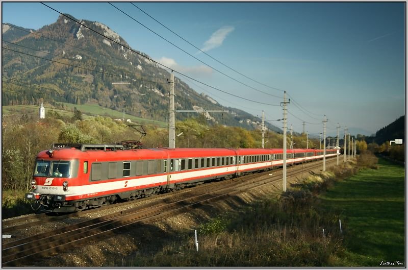 Triebwagen 4010 016 fhrt mit IC 518   Karl Bhm   von Graz nach Innsbruck und Salzburg.
Kammern 25.10.2008