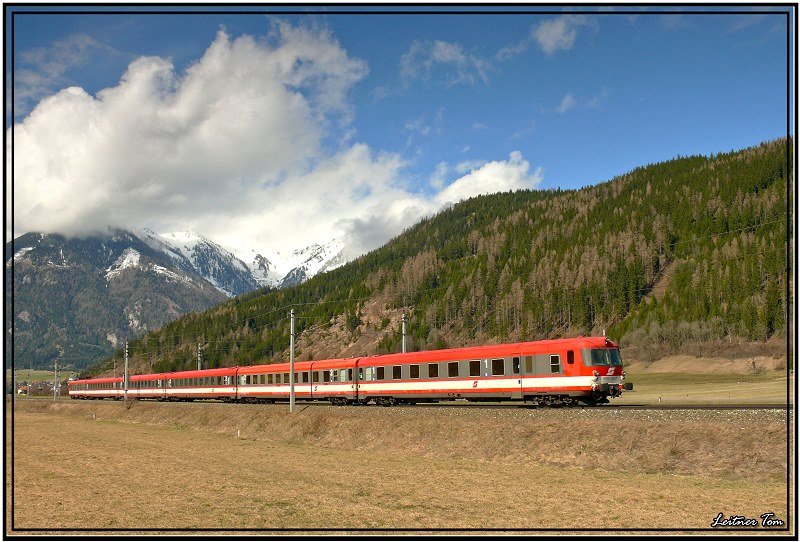 Triebwagen 4010 016 mit Steuerwagen 6010 023 voran fhrt mit IC 515  Therme Nova Kflach  von Innsbruck nach Graz.
Traboch 15.03.2008