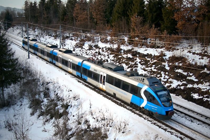 Triebwagen 4024 120  S-Bahn Steiermark  fhrt als REX 1708 von Villach nach Mrzzuschlag.
Zeltweg 5.2.2009