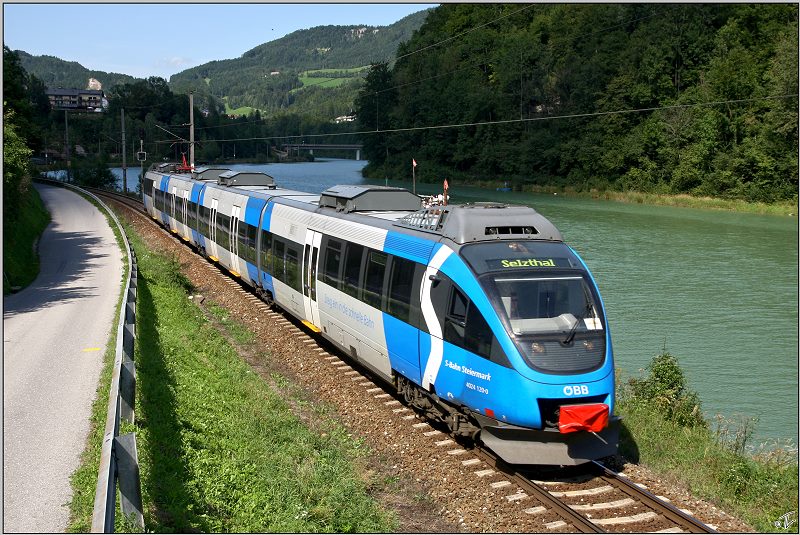 Triebwagen 4024 120  S-Bahn Steiermark  fhrt als R 3790 von Kleinreifling nach Selzthal.Meines Wissens war der Blaue Talent bis dato noch nicht im Gesuse unterwegs und wird es warscheinlich auch nicht mehr sein, denn schon in 2 Wochen wird auf dieser wunderschnen Strecke der Personenverkehr eingestellt.  
Kleinreifling 16.08.2009