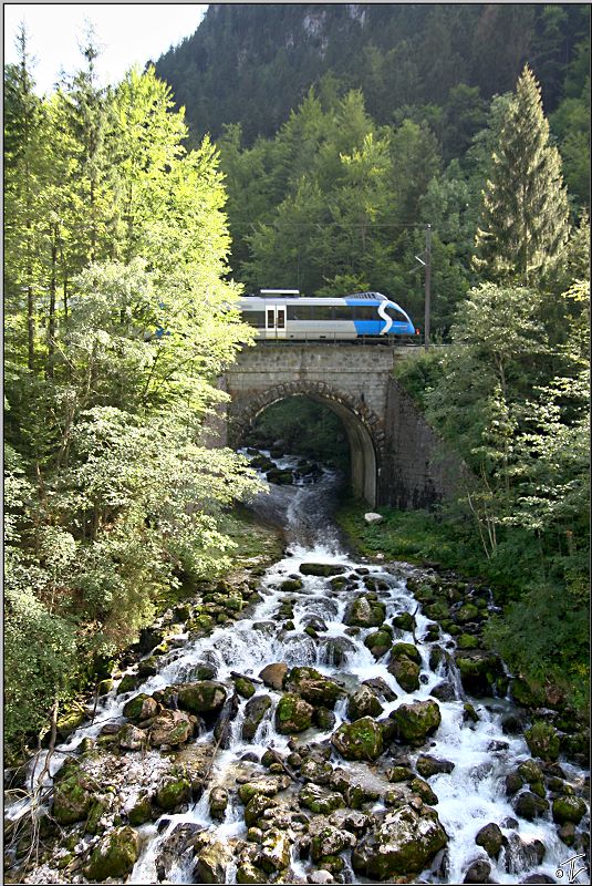 Triebwagen 4024 120  S-Bahn Steiermark  fhrt als R 3790 von Kleinreifling nach Selzthal.Meines Wissens war der Blaue Talent bis dato noch nicht im Gesuse unterwegs und wird es warscheinlich auch nicht mehr sein, denn schon in 2 Wochen wird auf dieser wunderschnen Strecke der Personenverkehr eingestellt. 
Gstatterboden 16.08.2009