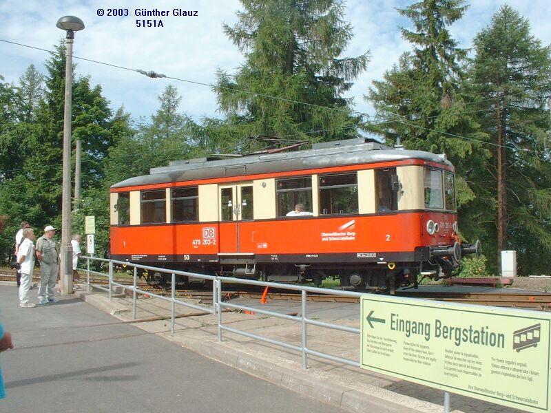 Triebwagen 479 203-2 verlt am 22.06.2003 die Station Lichtenhain nach Oberweibach - Cursdorf.